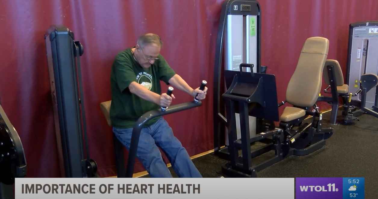 A male patient working out on a machine during his physical therapy appointment.